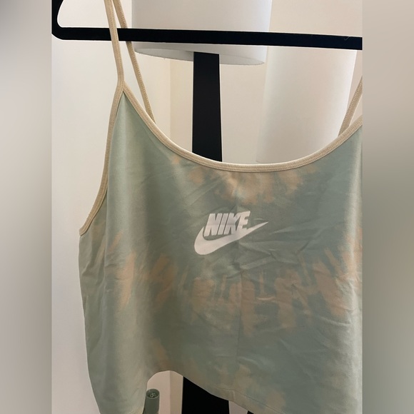 NWOT Nike cropped tank XXL - Picture 2 of 4